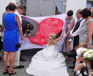 Perfekte Hochzeit, Musik für alle Gäste und Generationen, Moderation, gute Stimmung und Unterhaltung. Hochzeits DJ, DJ Wismar, Discjockey Rostock, DJ Basthorst, DJ Neustadt-Glewe, DJ Norddeutschland, DJ Mecklenburg-Vorpommern, DJ Schloss, DJ Hotel